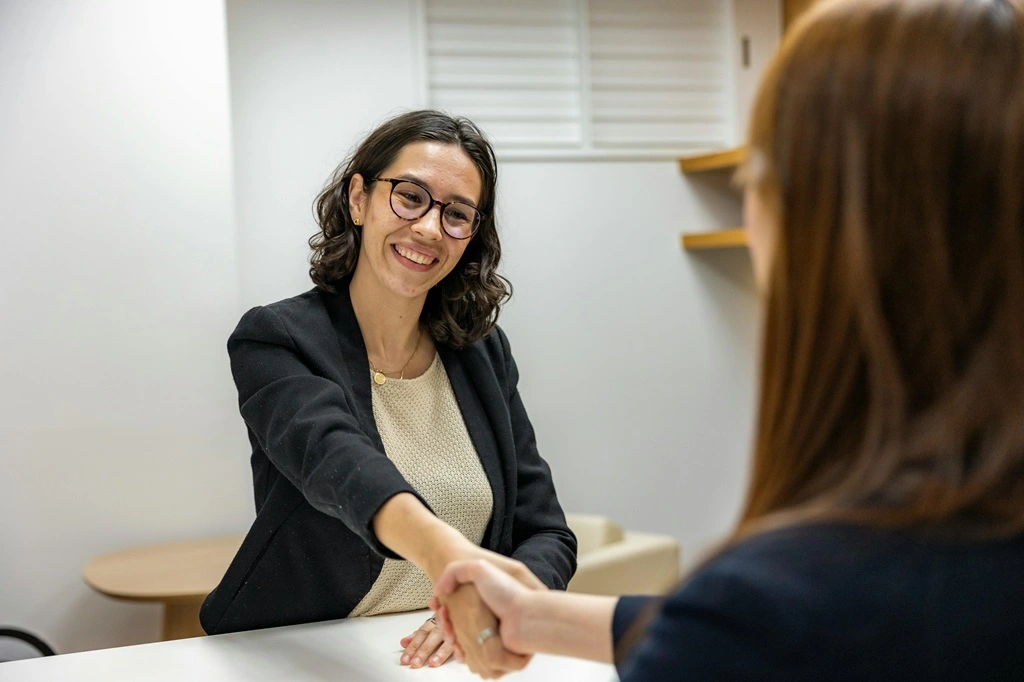 Top Recruitment Agency Malaysia Shake Hands